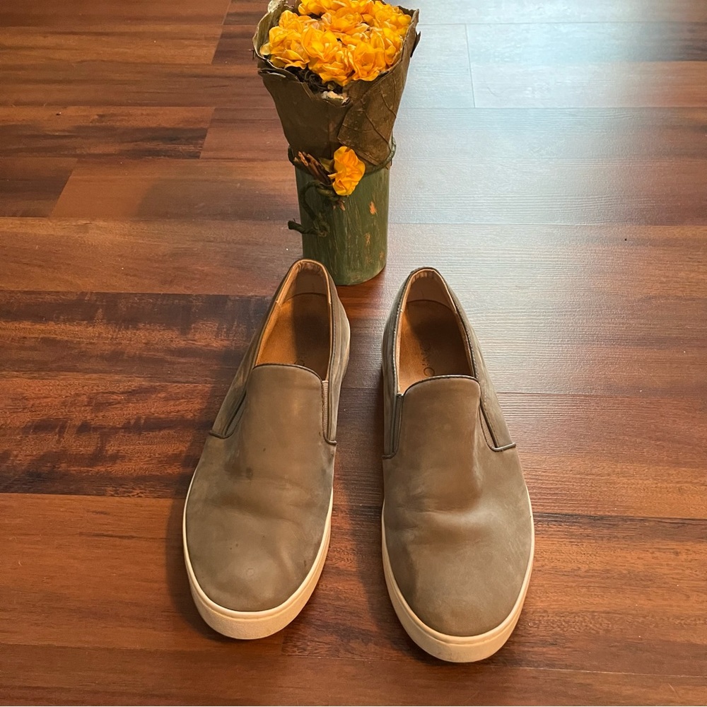VIONIC Demetra Gray Leather Slip On Sneakers